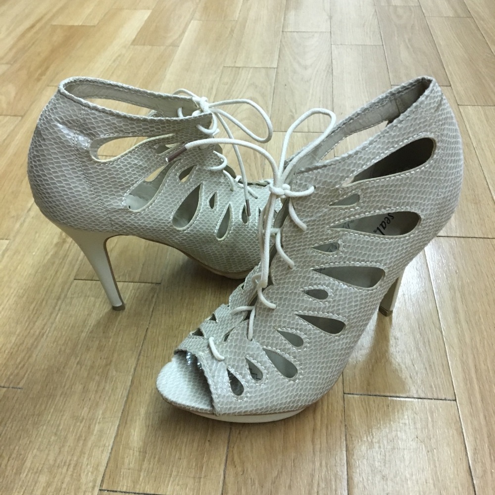 NWOT WET SEAL Heels